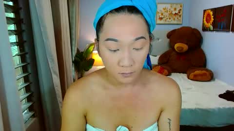 Snapshot of louie_sexy chatting on 09-19-25, 04:58 Cathy online show from 09-19-25, 04:58