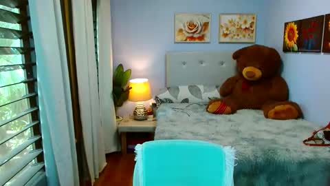 Snapshot of louie_sexy chatting on 09-27-25, 06:29 Cathy online show from 09-27-25, 06:29