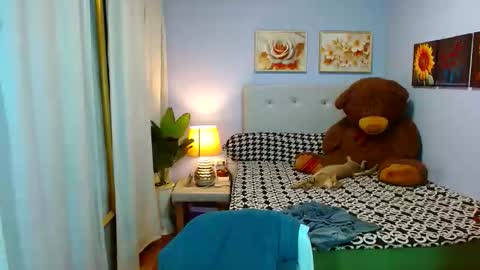 Snapshot of louie_sexy chatting on 11-03-25, 08:37 Cathy online show from 11-03-25, 08:37