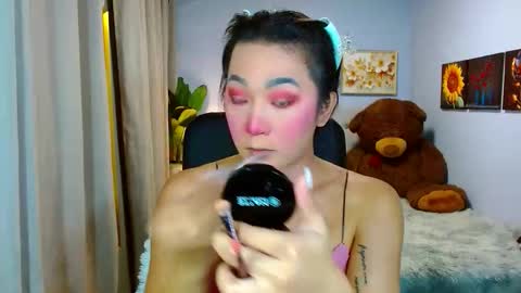 Snapshot of louie_sexy chatting on 11-15-25, 09:17 Cathy online show from 11-15-25, 09:17