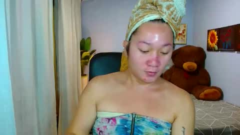 Snapshot of louie_sexy chatting on 12-02-25, 11:04 Cathy online show from 12-02-25, 11:04