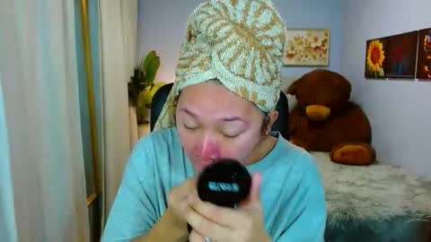 Snapshot of louie_sexy chatting on 12-03-25, 11:08 Cathy online show from 12-03-25, 11:08