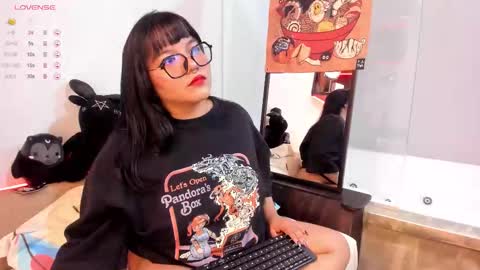 Snapshot of louiemanson_ chatting on 10-20-25, 04:51 online show from 10-20-25, 04:51