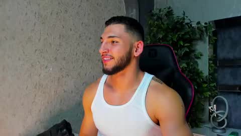 Snapshot of louis_connor chatting on 10-28-25, 01:20 Louis online show from 10-28-25, 01:20