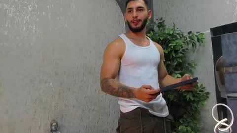 Snapshot of louis_connor chatting on 11-08-25, 12:33 Louis online show from 11-08-25, 12:33