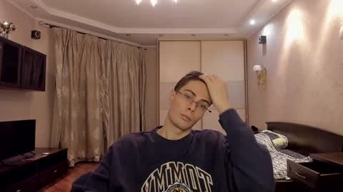 Snapshot of louis_preston chatting on 12-15-24, 04:04 Mark online show from 12-15-24, 04:04