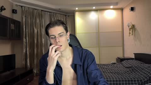 Snapshot of louis_preston chatting on 01-04-25, 05:47 Mark online show from 01-04-25, 05:47