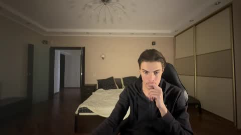 Snapshot of louis_preston chatting on 02-20-25, 10:48 Mark online show from 02-20-25, 10:48