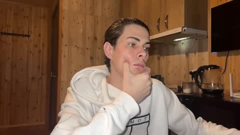 Snapshot of louis_preston chatting on 03-18-26, 04:21 Mark online show from 03-18-26, 04:21