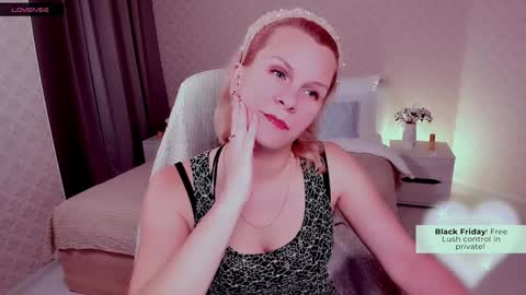 Snapshot of louisa_bay chatting on 12-08-24, 02:52 Louisa online show from 12-08-24, 02:52