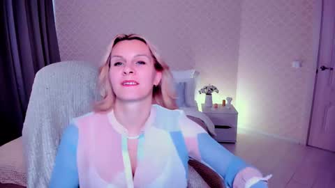 Snapshot of louisa_bay chatting on 12-19-24, 11:18 Louisa online show from 12-19-24, 11:18