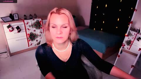 Snapshot of louisa_bay chatting on 01-09-25, 07:52 Louisa online show from 01-09-25, 07:52