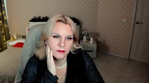 Snapshot of louisa_bay chatting on 01-15-25, 11:00 Louisa online show from 01-15-25, 11:00