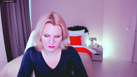Snapshot of louisa_bay chatting on 01-22-25, 11:12 Louisa online show from 01-22-25, 11:12
