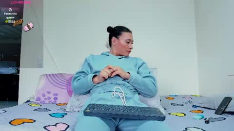 Mi lu online show from 06-19-26, 01:26