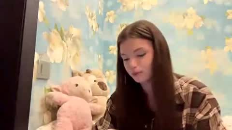 Snapshot of louismapes chatting on 06-18-26, 04:44 Sasha online show from 06-18-26, 04:44
