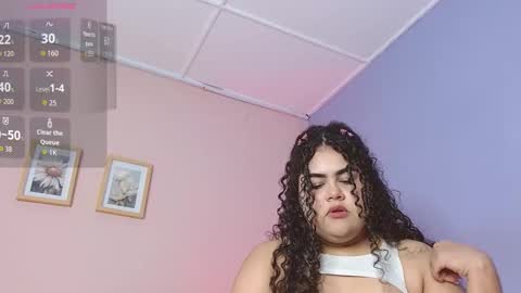 Snapshot of lourdes_moon22 chatting on 10-10-25, 01:43 lourdes_moon22 online show from 10-10-25, 01:43
