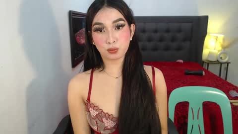 Snapshot of lovabletrans_deia chatting on 05-21-26, 08:27 DEIA online show from 05-21-26, 08:27