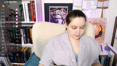 Snapshot of lovbess chatting on 02-15-26, 09:11 Mia online show from 02-15-26, 09:11