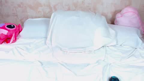 Snapshot of love_bella_ chatting on 02-21-25, 12:06 love bella online show from 02-21-25, 12:06