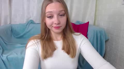 Snapshot of love_bella_ chatting on 09-24-25, 12:25 love bella online show from 09-24-25, 12:25