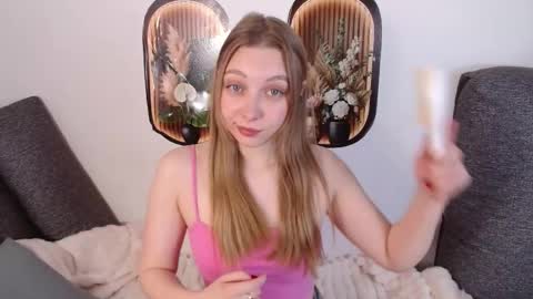 love bella  online show from 04-21-26, 01:42