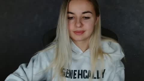 Snapshot of love_dom_meg chatting on 02-03-25, 12:57 Megane online show from 02-03-25, 12:57