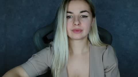 Snapshot of love_dom_meg chatting on 02-18-25, 11:22 Megane online show from 02-18-25, 11:22