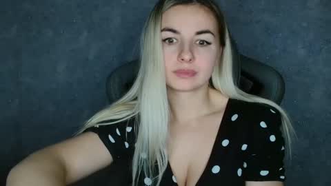 Snapshot of love_dom_meg chatting on 02-19-25, 02:34 Megane online show from 02-19-25, 02:34