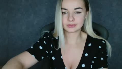 Snapshot of love_dom_meg chatting on 02-23-25, 01:21 Megane online show from 02-23-25, 01:21