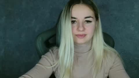 Snapshot of love_dom_meg chatting on 02-28-25, 08:20 Megane online show from 02-28-25, 08:20