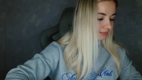 Snapshot of love_dom_meg chatting on 03-04-25, 05:56 Megane online show from 03-04-25, 05:56