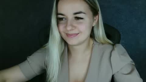 Snapshot of love_dom_meg chatting on 03-11-25, 03:12 Megane online show from 03-11-25, 03:12