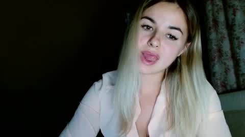 Snapshot of love_dom_meg chatting on 09-23-25, 08:01 Megane online show from 09-23-25, 08:01