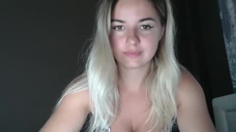 Snapshot of love_dom_meg chatting on 10-17-25, 08:28 Megane online show from 10-17-25, 08:28