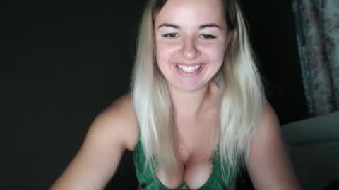 Snapshot of love_dom_meg chatting on 10-25-25, 11:40 Megane online show from 10-25-25, 11:40