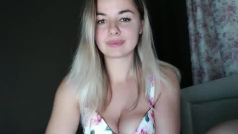 Snapshot of love_dom_meg chatting on 11-21-25, 10:36 Megane online show from 11-21-25, 10:36