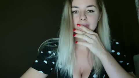 Snapshot of love_dom_meg chatting on 11-28-25, 08:39 Megane online show from 11-28-25, 08:39