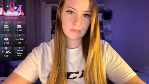 Snapshot of love_haven chatting on 09-25-25, 04:21 Megan online show from 09-25-25, 04:21