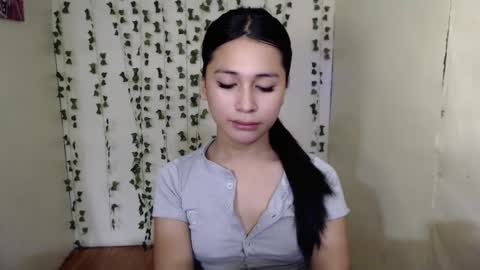 Snapshot of love_jessi chatting on 12-22-25, 08:33 love_jessi online show from 12-22-25, 08:33