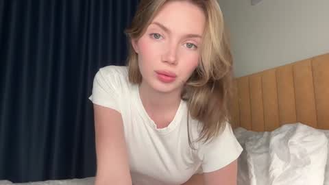 Snapshot of love_machine_ chatting on 09-21-25, 05:58 Sofi online show from 09-21-25, 05:58