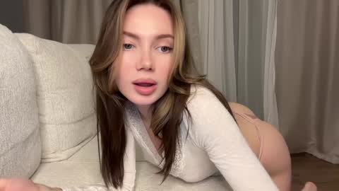 Snapshot of love_machine_ chatting on 12-19-25, 09:00 Sofi online show from 12-19-25, 09:00