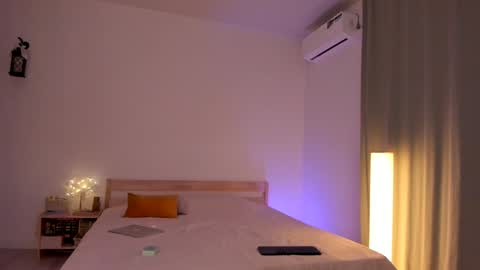 Snapshot of love_melody chatting on 10-15-25, 05:57 online show from 10-15-25, 05:57