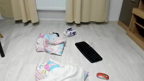 Snapshot of love_mexoxo chatting on 11-16-25, 08:31 Andreea online show from 11-16-25, 08:31