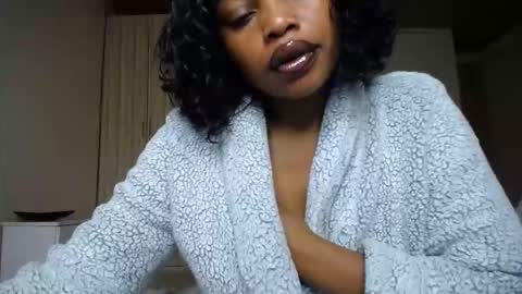 Snapshot of love_niahh chatting on 11-12-25, 12:55 niahh online show from 11-12-25, 12:55