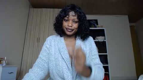 Snapshot of love_niahh chatting on 11-18-25, 12:05 niahh online show from 11-18-25, 12:05
