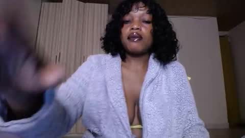 Snapshot of love_niahh chatting on 11-20-25, 12:44 niahh online show from 11-20-25, 12:44