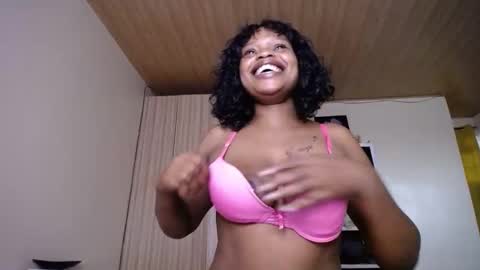 Snapshot of love_niahh chatting on 11-26-25, 01:45 niahh online show from 11-26-25, 01:45