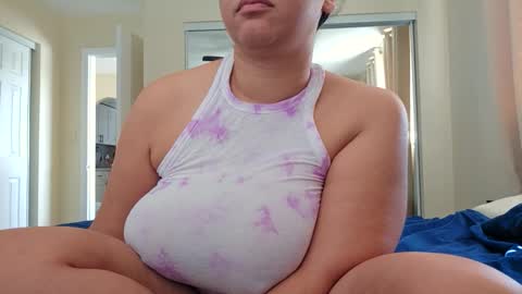 Snapshot of love_raquel_xo chatting on 10-12-25, 03:44 Raquel Love online show from 10-12-25, 03:44