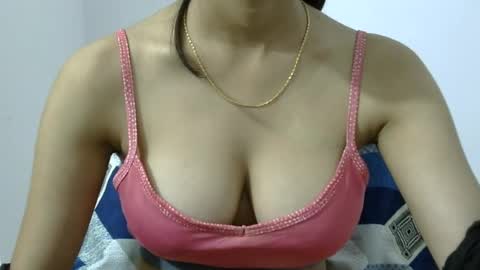 Snapshot of love_riva chatting on 07-20-26, 11:01 Riva online show from 07-20-26, 11:01